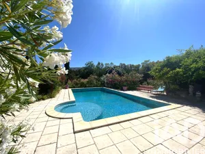 Mas à L'Isle-sur-la-Sorgue (84800)