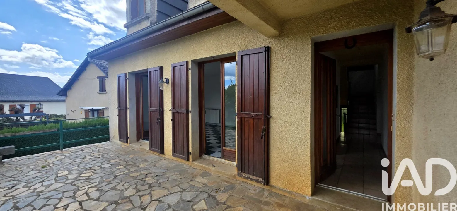 Vente maison à Mauriac (15200) : maison traditionnelle 7 pièces 148 m² — 2