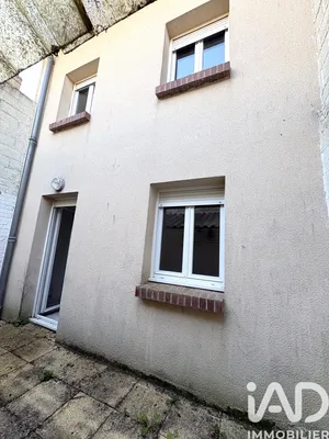 Building in Doullens (80600)