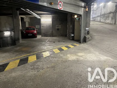 Parking à Paris (75015)