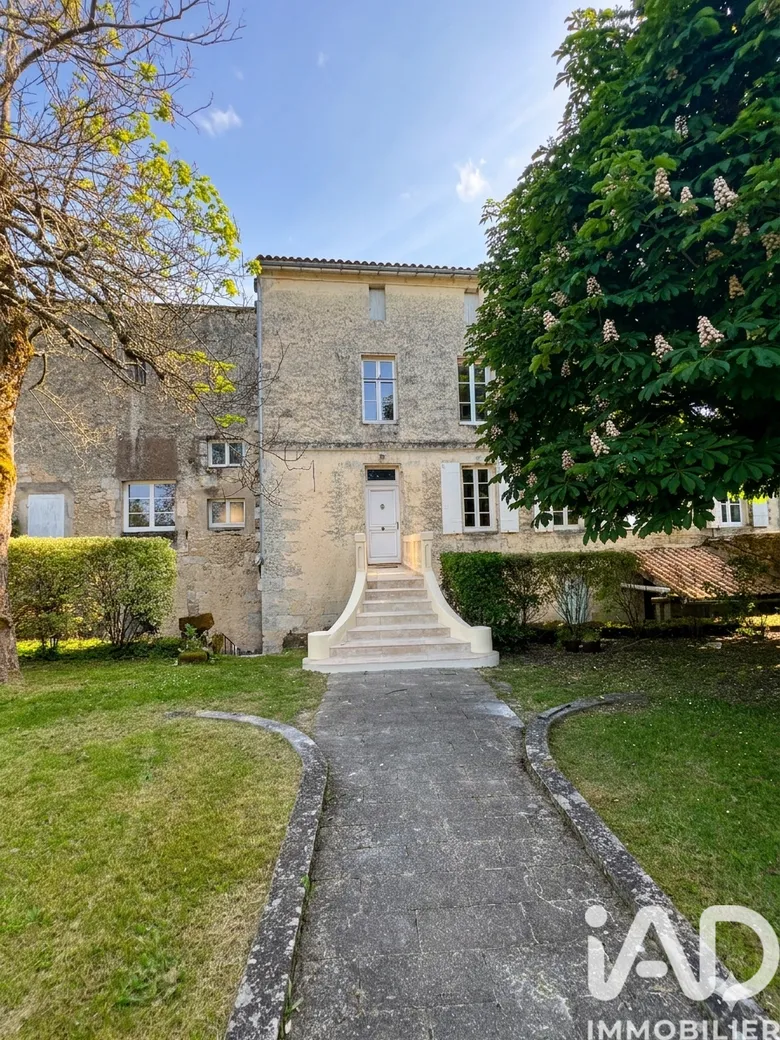 Maison 9 pièces 300 m² · à Bourg · 300 m² · 445 000 €