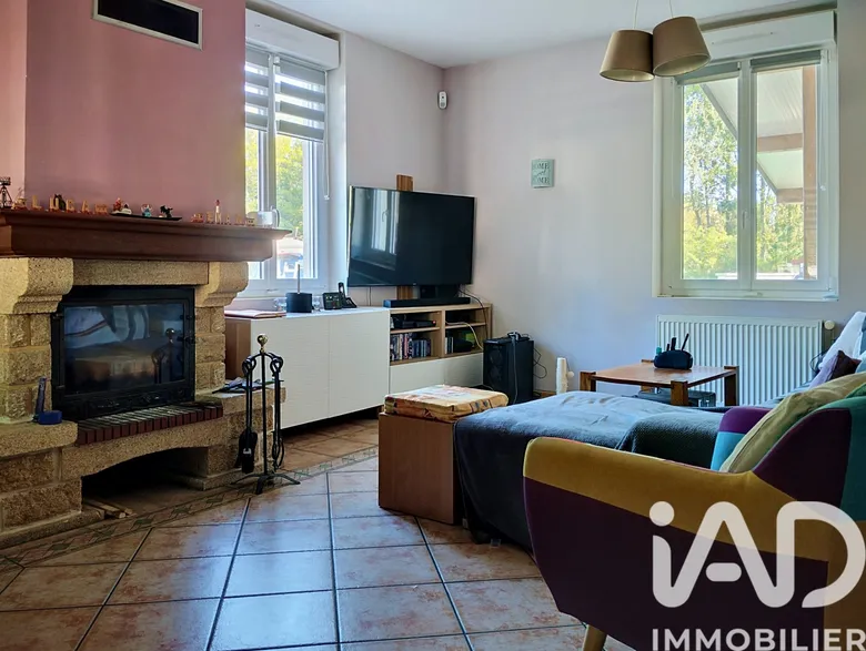 Maison 6 pièces 142 m² · à Bourg-Et-Comin · 142,1 m² · 189 000 €