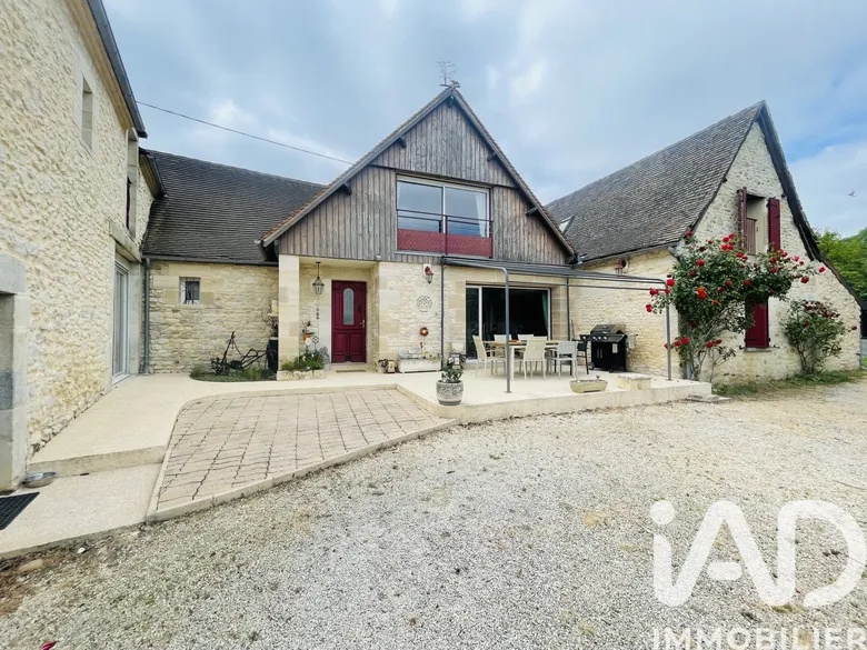 Maison 16 pièces 330 m² · à Thenon · 330 m² · 620 000 €
