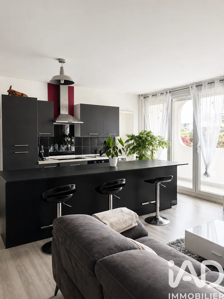 Appartement 3 pièces 75 m² · à La Roche-sur-Yon · 74,7 m² · 148 000 €