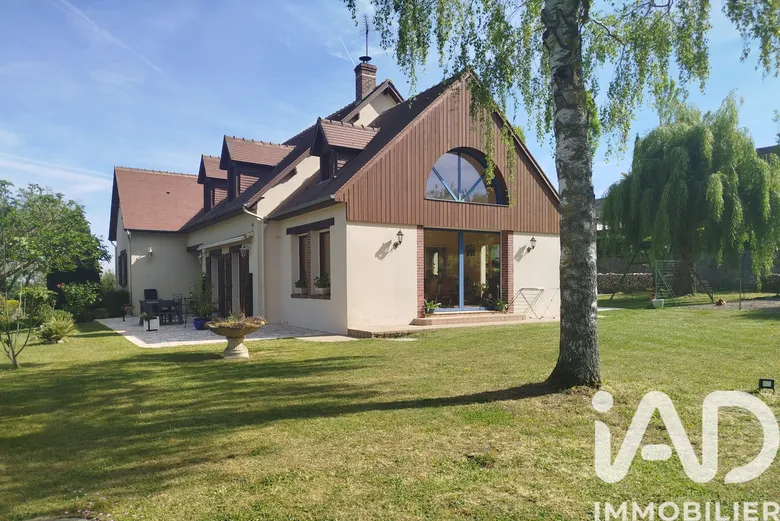 Maison 9 pièces 225 m² · à Lamnay · 225 m² · 305 000 €