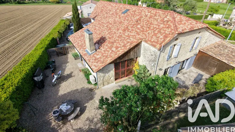 Maison 15 pièces 400 m² · à Saint-Martin-Petit · 400 m² · 475 000 €