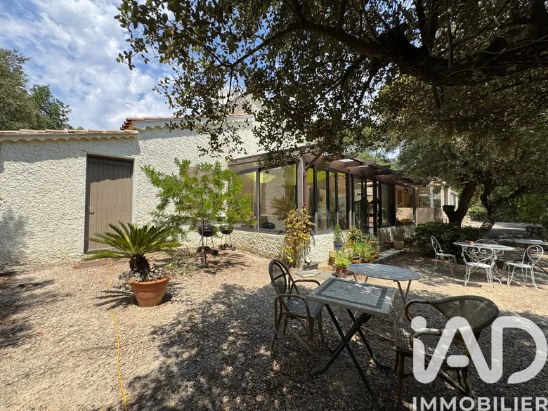 Maison 8 pièces 192 m² · à Pernes-les-Fontaines · 192 m² · 657 000 €