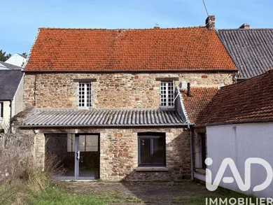 Building in Coutances (50200)
