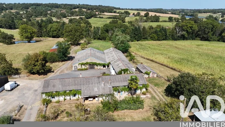 Maison 8 pièces 154 m² · à Adriers · 154 m² · 368 000 €