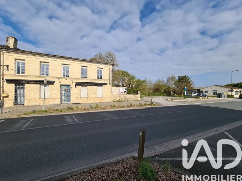 Maison 7 pièces 263 m² · à Saint-Hilaire-de-Villefranche · 263 m² · 179 000 €