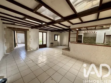 Townhouse in Thouars (79100)