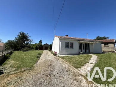 Maison de ville à Terres-de-Haute-Charente (16270)