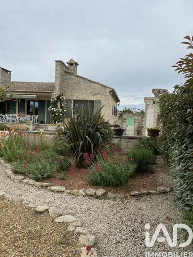 Traditional house in Taillades (84300)