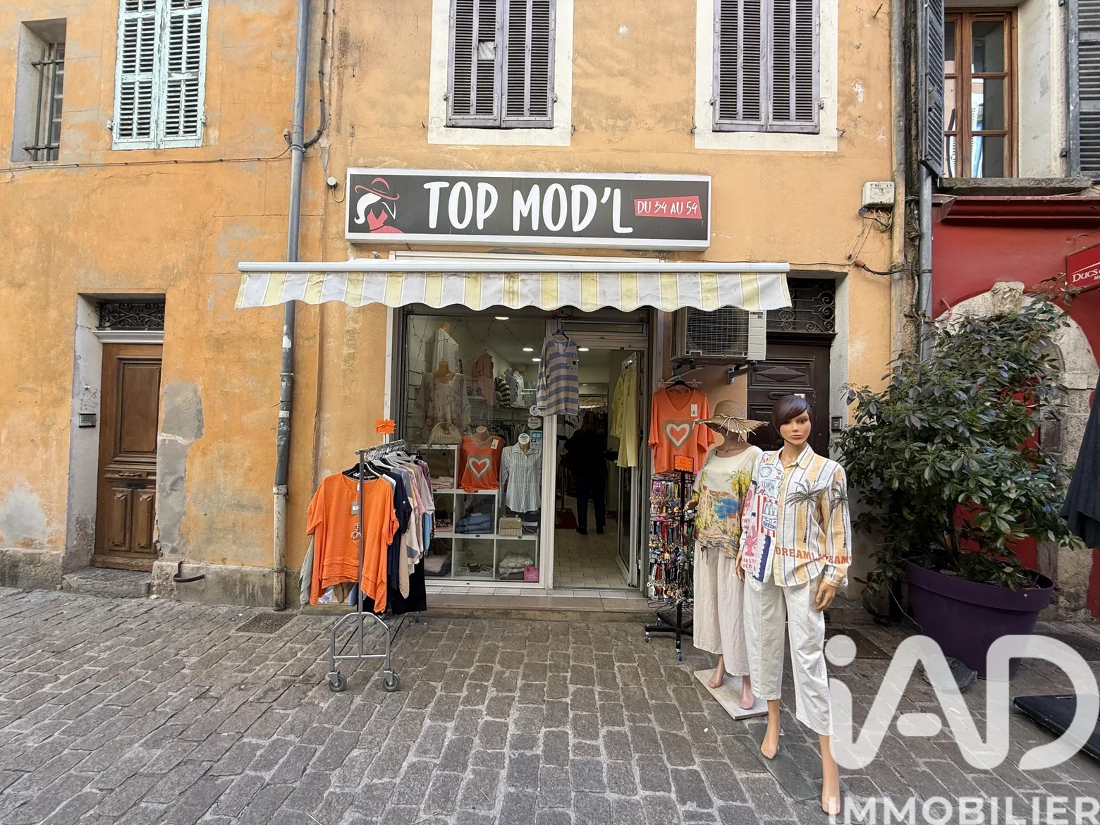 Vente habillement, textile​ 55 m² à Saint — 3