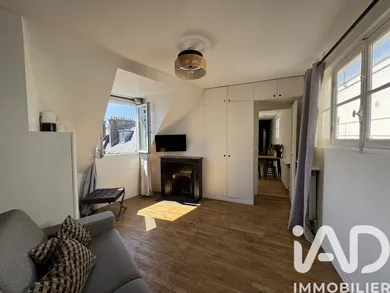 Apartment in Paris (75008)