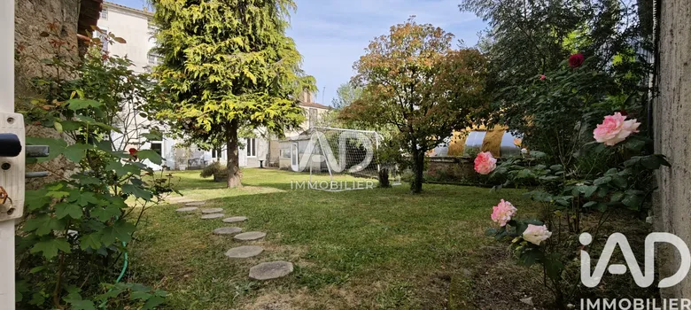 Maison 11 pièces 299 m² · à Fontenay-le-Comte · 299 m² · 259 000 €