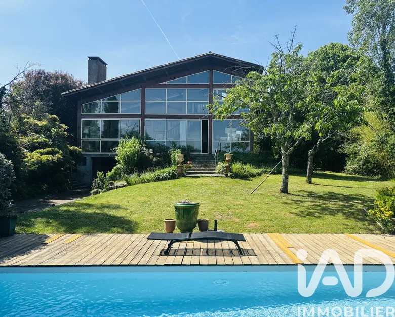Maison 9 pièces 201 m² · à Artigues-près-Bordeaux · 201 m² · 575 000 €