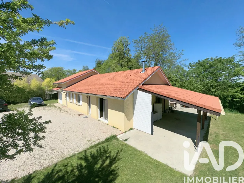 Maison de plain-pied avec piscine à Saint-Didier-de-la-Tour