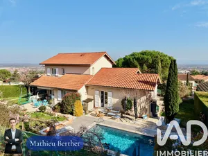 Maison d'architecte à Écotay-l'Olme (42600)