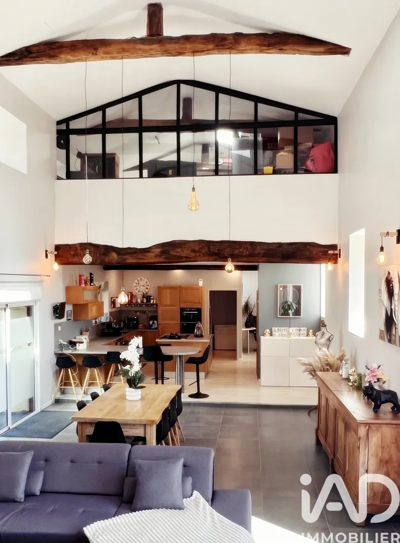 Maison 16 pièces 435 m² · à Saint-Denis-la-Chevasse · 435 m² · 570 000 €