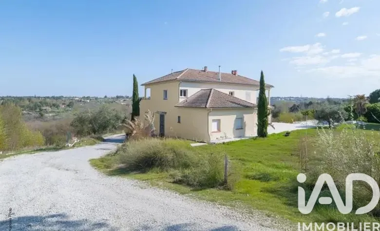 Maison 9 pièces 350 m² · à Vigoulet-Auzil · 350 m² · 898 000 €