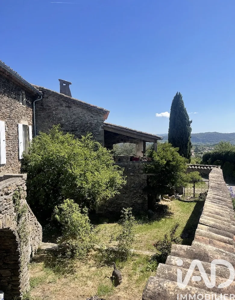 Maison 4 pièces 160 m² · à Saint-Étienne-de-Fontbellon · 160 m² · 390 000 €