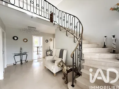 Mansion in Ville-Saint-Jacques (77130)