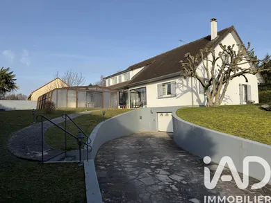 Mansion in Ville-Saint-Jacques (77130)