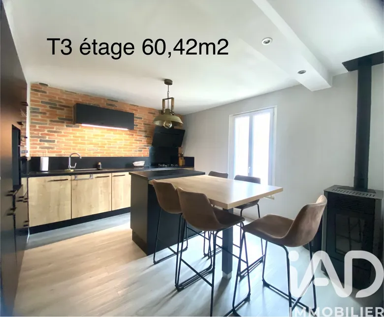 Immeuble 170 m² · à Pont-l'Abbé-d'Arnoult · 170 m² · 227 000 €