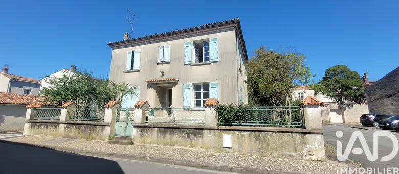 Maison 7 pièces 145 m² · à Saint-Jean-d'Angély · 145 m² · 175 000 €