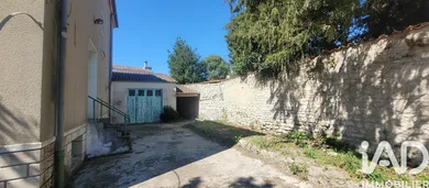 Townhouse in Saint-Jean-d'Angély (17400)