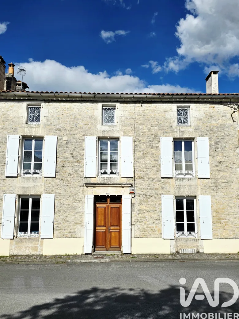 Maison 15 pièces 262 m² · à Rouillac · 261,5 m² · 360 000 €