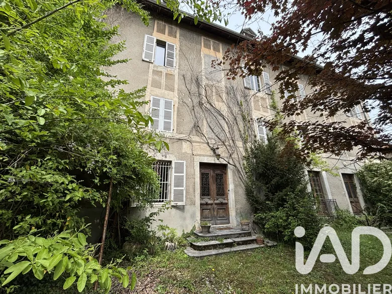 Appartement 4 pièces 106 m² · à Saint-Genix-les-Villages · 106 m² · 139 000 €