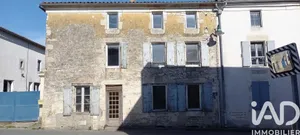 Maison de village à Val-du-Mignon (79210)
