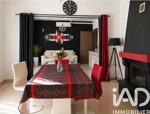 Maison traditionnelle à Les Églisottes-et-Chalaures (33230)