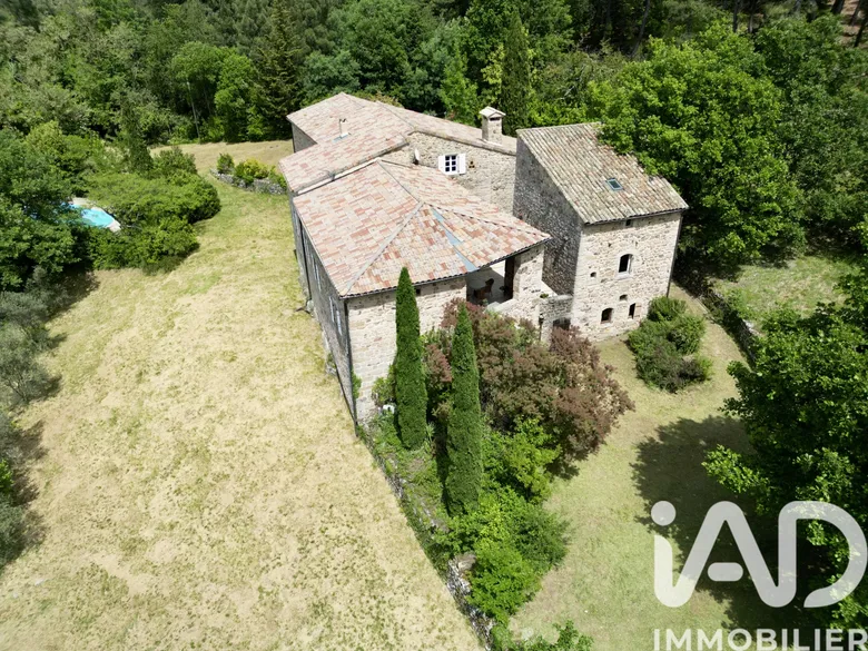 Maison 12 pièces 404 m² · à Ailhon · 404 m² · 950 000 €