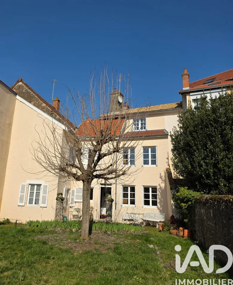 Maison 8 pièces 186 m² · à Charolles · 186 m² · 225 000 €