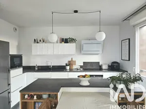 Apartment in Paris (75015)