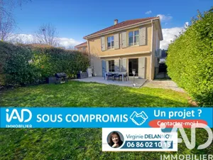 Maison à Combs-la-Ville (77380)