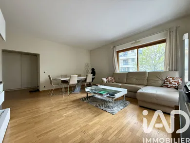 Apartment in Courbevoie (92400)