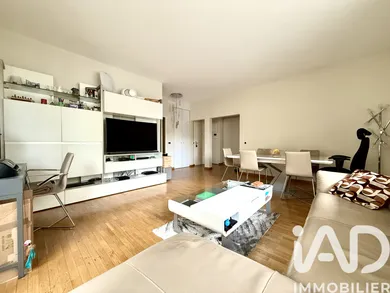 Apartment in Courbevoie (92400)