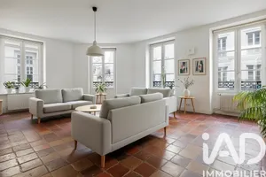 Apartment in Paris (75004)