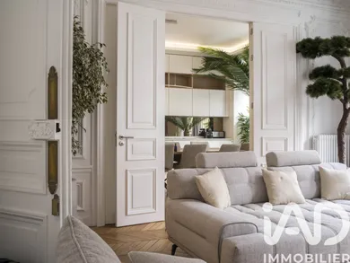 Apartment in Paris (75010)