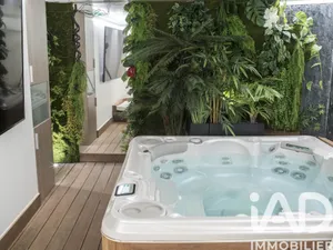 Apartment in Paris (75010)