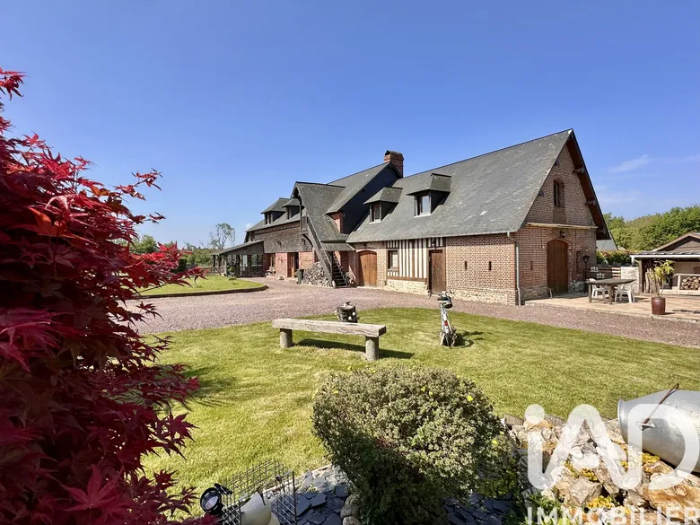 Maison 8 pièces 220 m² · à Saint-Gatien-des-Bois · 220 m² · 690 000 €