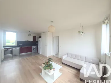 Apartment in Sainte-Geneviève-des-Bois (91700)