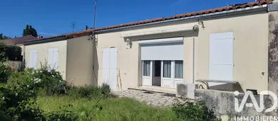 Townhouse in Saint-Jean-d'Angély (17400)