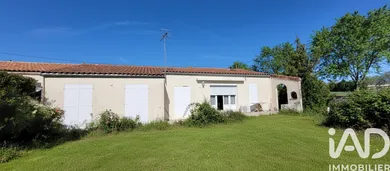 Townhouse in Saint-Jean-d'Angély (17400)