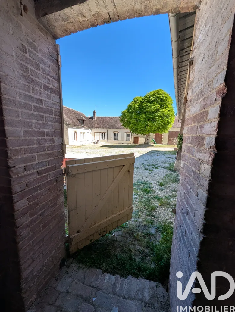 Maison 5 pièces 130 m² · à Mont-Saint-Sulpice · 130 m² · 196 000 €