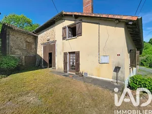 House in Terres-de-Haute-Charente (16270)